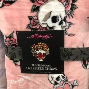 💗☠️ Ed Hardy Pink Skull & Rose Printed Plush Oversized Throw